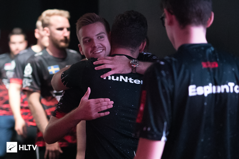 Spinx 被放置在 Vitality 的替补席上;